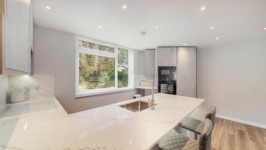 Modern Sharers Apartment Brondesbury Park, Brondesbury 